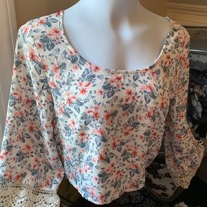 Hollis yet floral flower crop top